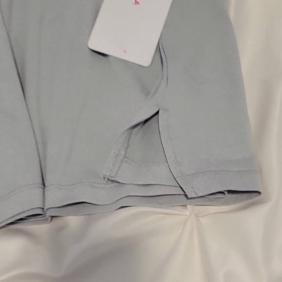 Yogalicious Soft Gray Short Sleeve Tee - Picture 4 of 5